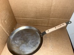 de Buyer Mineral B Element Carbon Steel Crepe Pan 9.5” France Wooden Handle
