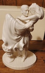 LENOX Fine China Wedding Promises SWEPT AWAY 9 1/2″h Cake Topper