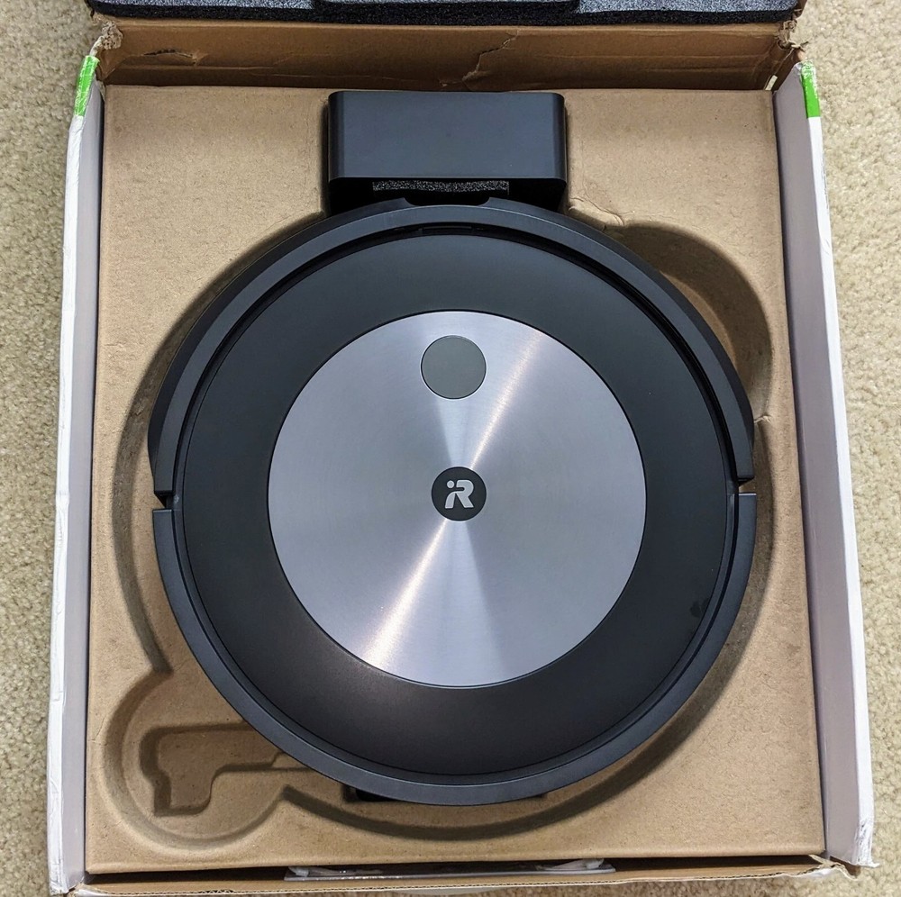 iRobot Roomba j7 (7150) Wi-Fi Connected Robot Vacuum