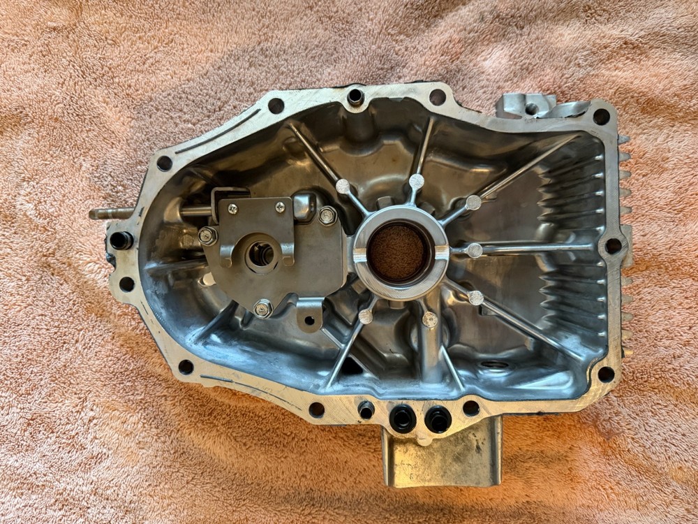 Kawasaki FR691V OIL PAN CRANKCASE SUMP COVER 49015-7079, 49015-7106, 49015-0023
