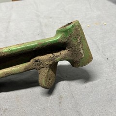 JOHN DEERE 112 GARDEN TRACTOR FRONT AXLE AM30370