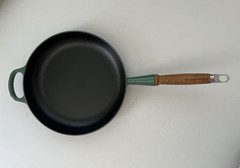 Le Creuset Alpine Enameled Cast Iron Fry Pan 10.25″ Artichaut Wood Handle NEW#26