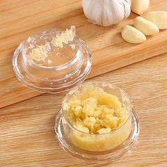 1Pcs Manual Portable Garlic Crusher – Twist Kitchen Gadget for Crushing Garlic