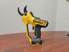 *READ* Dewalt DCPR320 20V MAX Cordless Li-Ion Battery Powered Pruner FOR PARTS