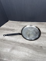 de Buyer Mineral B Classic Carbon Steel Cree Pan 9.5” It Has Some Rust Spots