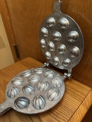 HAZELNUT MOLD PAN FOR BAKING COOKIES FOR NUTS – 16 HALVES OF NUTS