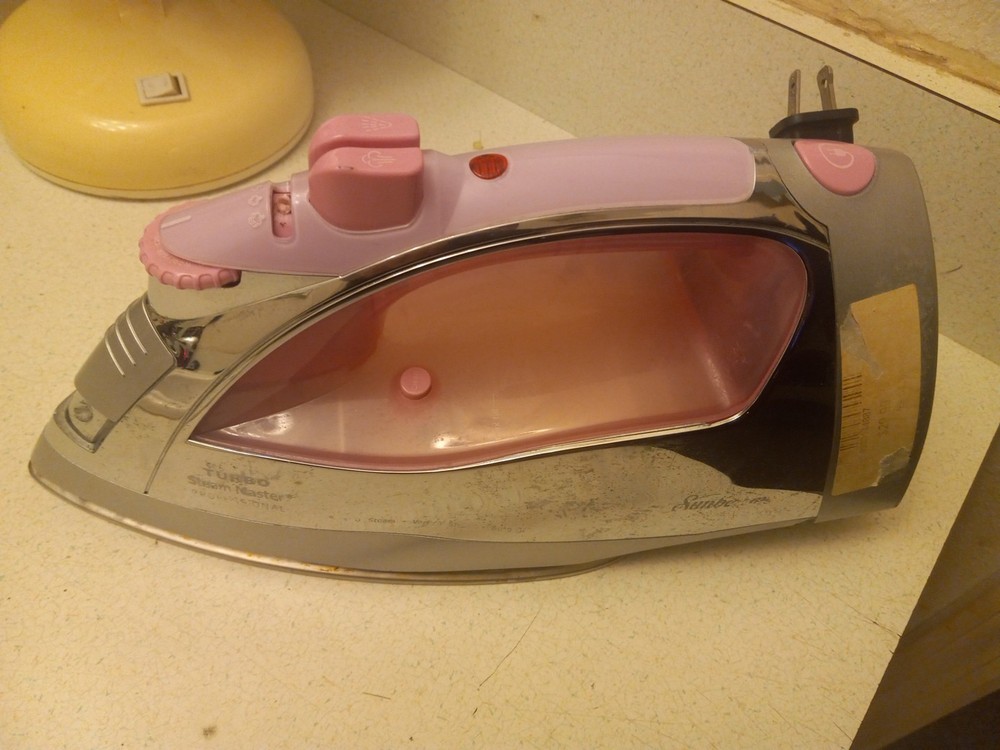 Sunbeam Steam Master Prof Iron Silver/pink Model GCSBSP-200 Retractable Cord