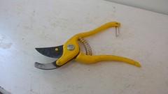 Vintage Hand Pruner Pruning Garden Shears 8” Steel Parrot Beak Yellow