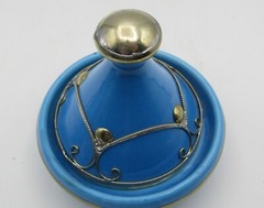 MOROCCAN HANDCRAFTED CLAY POTTERY TAGINE w/NICKEL SILVER OVERLAY (4″)