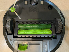 Roomba J7+ (Plus) Self-Emptying Robot Vacuum +Clean Base