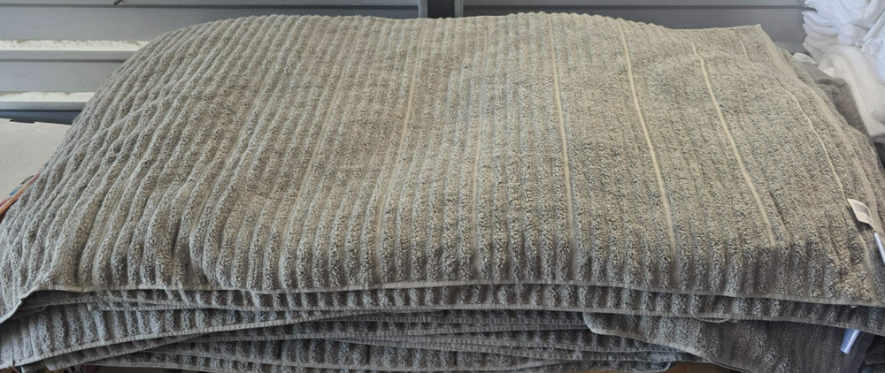 Welspun Bumpy Rib Bath Towel – 30 x 58 in – Wholesale – Clearance