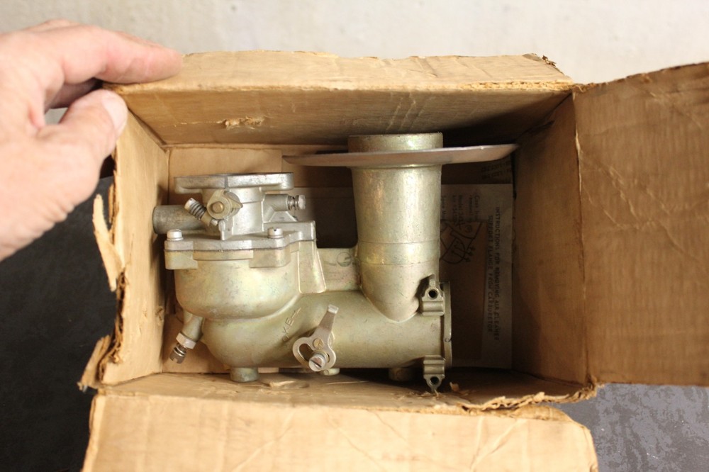 Briggs & Stratton 391073 NOS CARBURETOR FITS MANY MODELS STARTING WITH 243 NOS