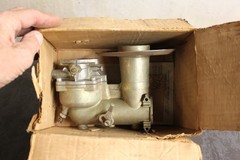 Briggs & Stratton 391073 NOS CARBURETOR FITS MANY MODELS STARTING WITH 243 NOS