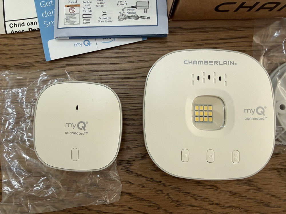 Chamberlain MyQ Wireless Smart Garage Hub & Controller – White (MYQ-G0401-ESMC)