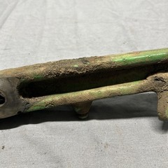 JOHN DEERE 112 GARDEN TRACTOR FRONT AXLE AM30370
