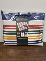 Pendleton Outdoor Packable Blanket Picnic Tailgate Folds & Zips 60×72 inches