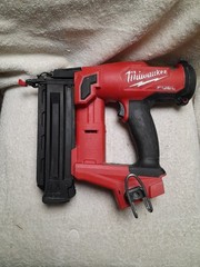 Milwauke 2746-20 M18 FUEL 18 Gauge Brad Nailer -Functions 100%. Used.