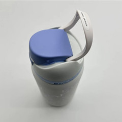 32 oz Owala Urban Outfitters Exclusive Tied 3D Printing FreeSip Blue Bow Bottle