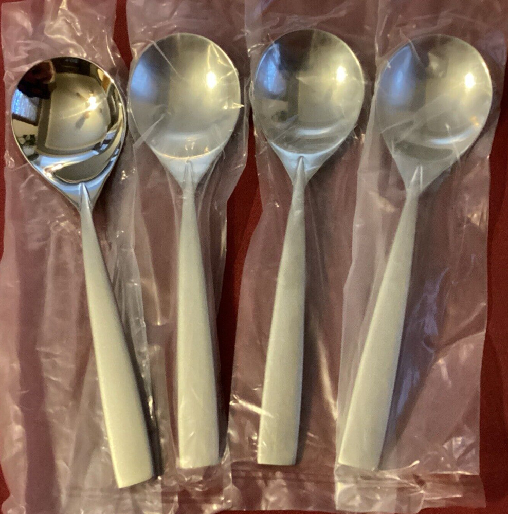 Oneida STILETTO 4 Small Round Soup Spoons Bouillon Stainless Flatware Unused