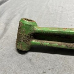 JOHN DEERE 112 GARDEN TRACTOR FRONT AXLE AM30370