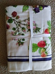 NWT Williams Sonoma Berry Tablecloth Summer Fruit Vines 70″ x 108″