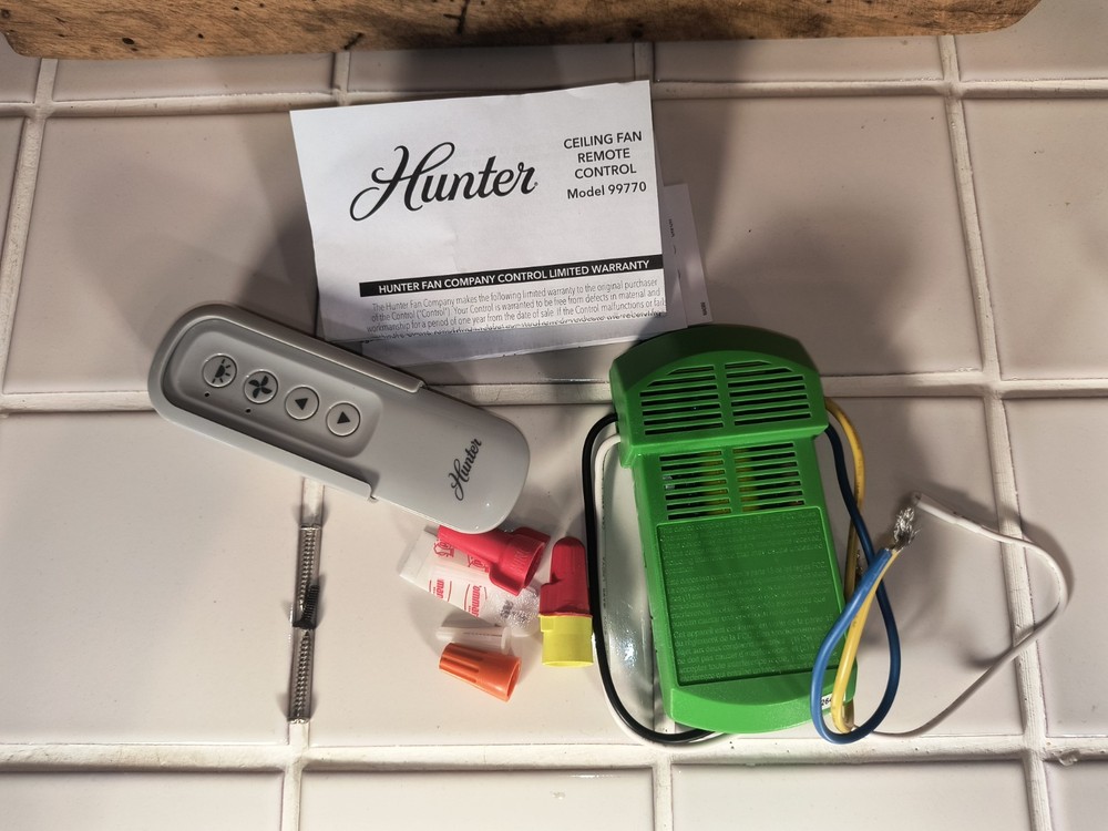 Hunter Universal 4.5-in 3-Setting Handheld Ceiliing fan remote 99770 NIOB
