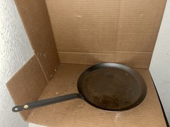 De Buyer MINERAL B Carbon Steel 10.5” Crepe & Tortilla Pan Induction Ready