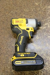 DEWALT DCF840 20V MAX 1/4″ Brushless Cordless Impact Driver + 1 Battery