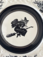 Williams-Sonoma SPOOKY SOIREE 8.75″ Salad Plate WITCH Scalloped Edge (Have 16)