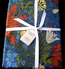 WILLIAMS SONOMA MORRIS & CO COMPTON TABLECLOTH 100% COTTON 70 X 126 INCHES N/WTG