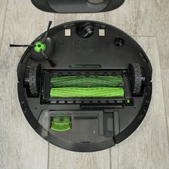 iRobot Roomba j7+ Self-Emptying Vacuum Robot + Base *WORKING ACCOUNT LOCKED READ