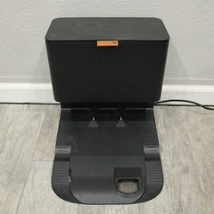 iRobot Roomba j7+ Self-Emptying Vacuum Robot + Base *WORKING ACCOUNT LOCKED READ