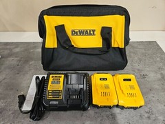 New DeWalt Starter Kit – 13″ Bag, 2 – 5AH XR Batteries 2023, DCB115 Charger