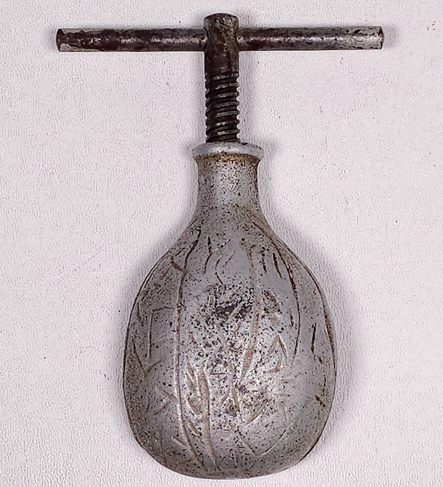 Vintage Walnut Shaped Cast Iron Screw Down Nutcracker 6″ Vice Cast Iron Silver