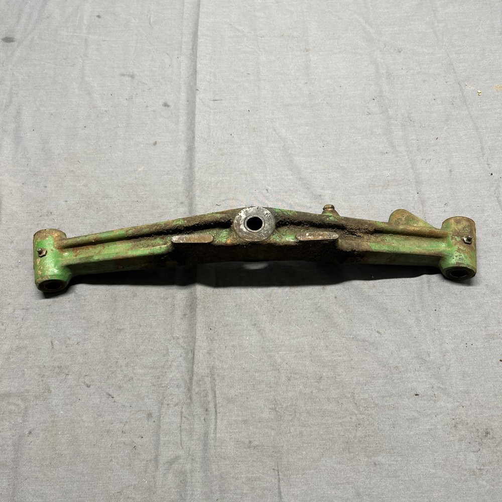 JOHN DEERE 112 GARDEN TRACTOR FRONT AXLE AM30370