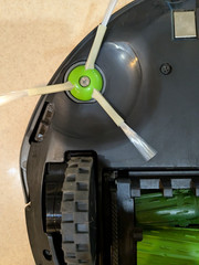 Roomba J7+ (Plus) Self-Emptying Robot Vacuum +Clean Base
