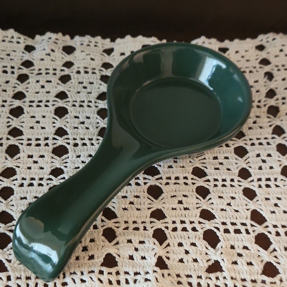 Green Solid Ceramic Spoon Rest Traditional Food Theme Less Than 10 in