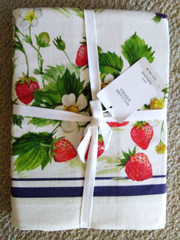 NWT Williams Sonoma Berry Tablecloth Summer Fruit Vines 70″ x 108″