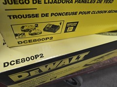 DEWALT DCE800P2 20V MAX Cordless Drywall Sander Kit w/ Battery Charger