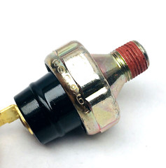 LOT OF 2 UNBRANDED 809964 OIL PRESSURE SWITCH