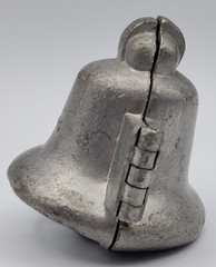 ANTIQUE Metal Bell Ice Cream Chocolate Mold #605 – 3.25″