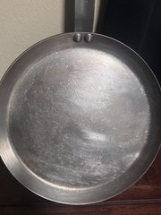 de Buyer Mineral B Classic Carbon Steel Cree Pan 9.5” It Has Some Rust Spots