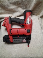 Milwauke 2746-20 M18 FUEL 18 Gauge Brad Nailer -Functions 100%. Used.