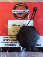 New OEM Briggs & Stratton 84004416 Fuel Tank Cap w/ Tether 675Exi 725Exi Series