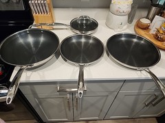 HexClad 5-Piece Cookware Set 8.5 Pot W/ Lid 10.78 pan 12.5″lrg Pan & 12.5 Wok