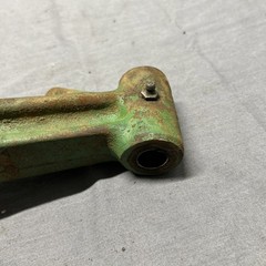 JOHN DEERE 112 GARDEN TRACTOR FRONT AXLE AM30370