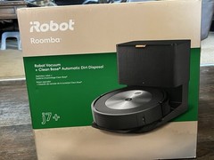 iRobot Roomba j7 J715020 Robotic Vacuum Cleaner