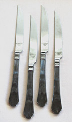 4 Lenox ABILENE Serrated Steak Dinner Knives Stainless Vietnam 9-1/2″ Long-EUC
