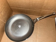 De Buyer Mineral B Pro Carbon Steel Fry Pan, Nonstick 9.5” Induction Ready