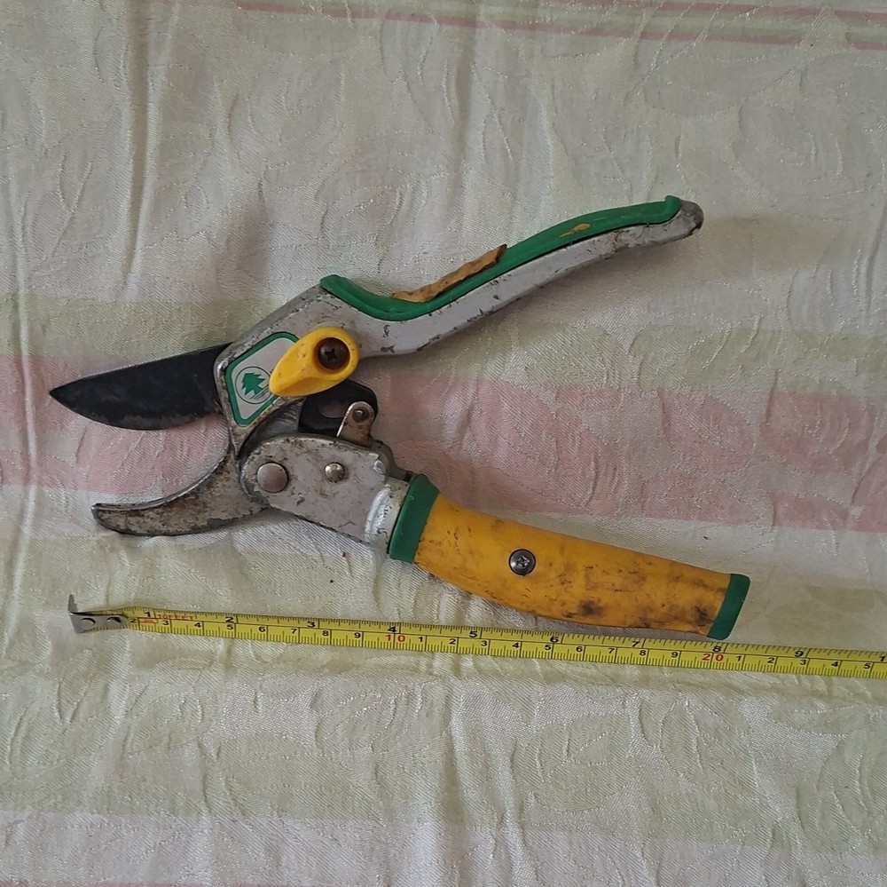 Winland Standard Pruning Shears Safety Lock 3″ Steel Blade 8in Yellow/Gree